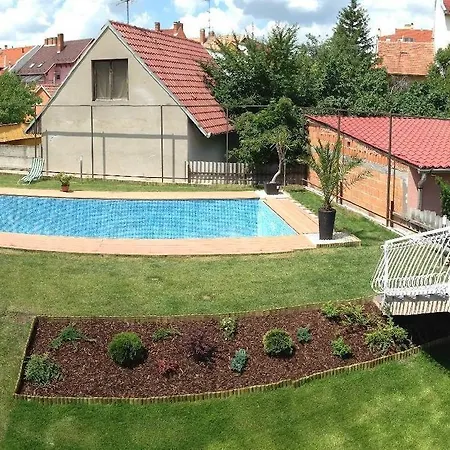 Autumn Panzio Bed and breakfast